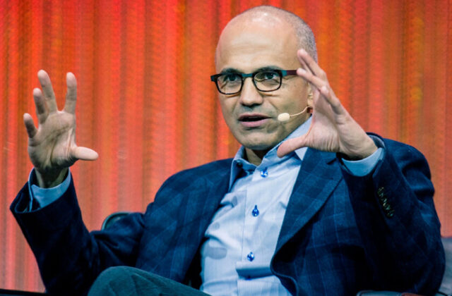 "A menos que veamos ese amplio crecimiento económico, esta película no va a terminar bien": Satya Nadella, sobre la burbuja de la IA