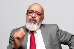 Este miércoles continúa juicio de fondo contra Ángel Martínez por querella de Roberto Fulcar