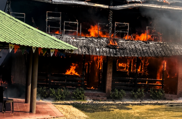 Incendio provoca pérdidas materiales en el campamento de Comatillo, en Bayaguana
