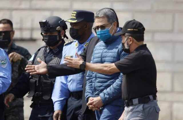 Expresidente Juan Orlando Hernández vuelve a Honduras para enfrentar Justicia tras indulto en EE. UU.