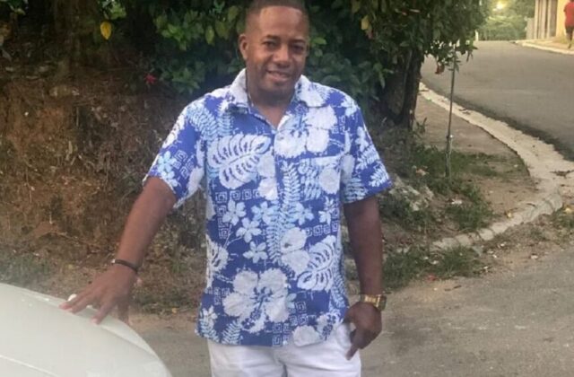 Con féretro en mano, familia exige justicia por muerte de hombre tras permanecer bajo custodia policial