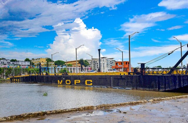 Puente Flotante sobre el río Ozama permanecerá cerrado este sábado por paso de embarcaciones