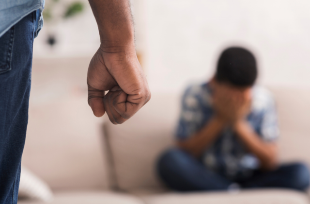 Tribunales decidirán si un “chancletazo” a un niño es delito bajo el nuevo Código Penal