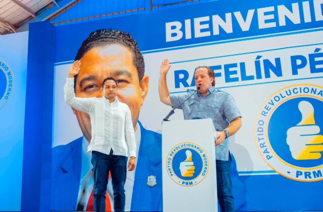 PRM juramenta al diputado de Pedernales Rafelin Pérez, quien abandonó la Fuerza del Pueblo