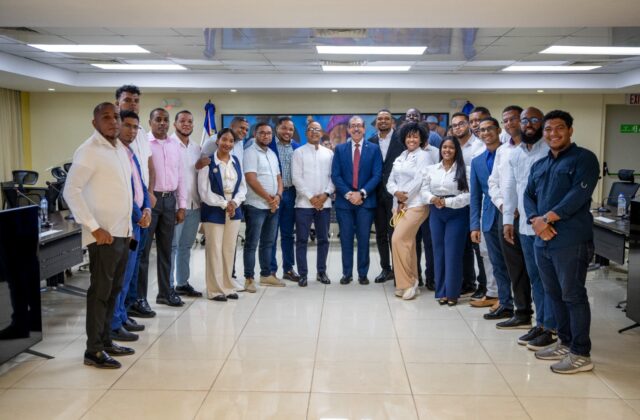 Rector Jorge Asjana David recibe a la FED y reafirma compromiso con el bienestar estudiantil