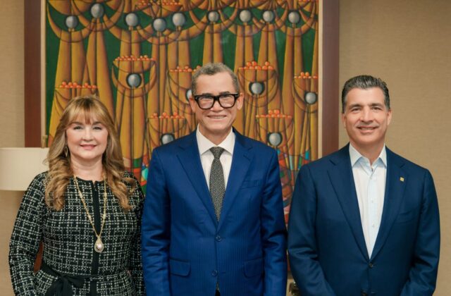 Eddy Olivares conoce estrategia tecnológica del Banco Popular y su apuesta por el talento humano