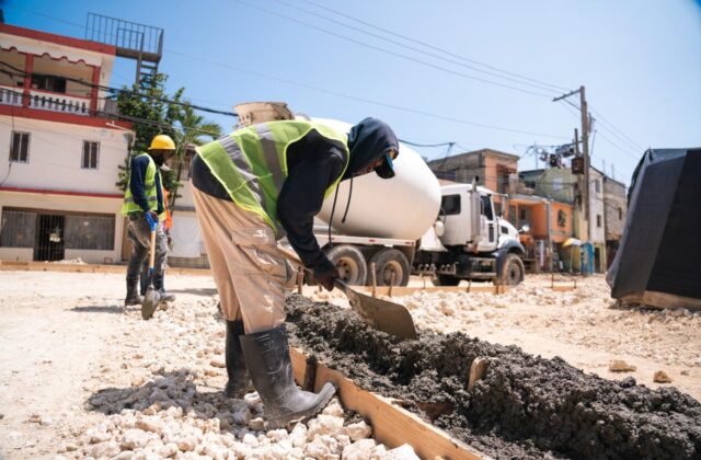 Intervienen varias calles de Los Praditos con obras viales y de alcantarillado