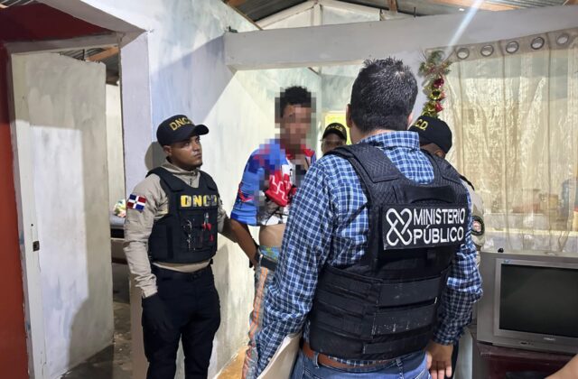 Operativos contra el microtráfico en La Vega dejan 15 detenidos y más de 8,000 gramos ocupados