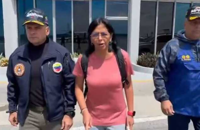 (VIDEO) Delcy Rodríguez condecora 6,000 rescatistas venezolanos tras el doble terremoto