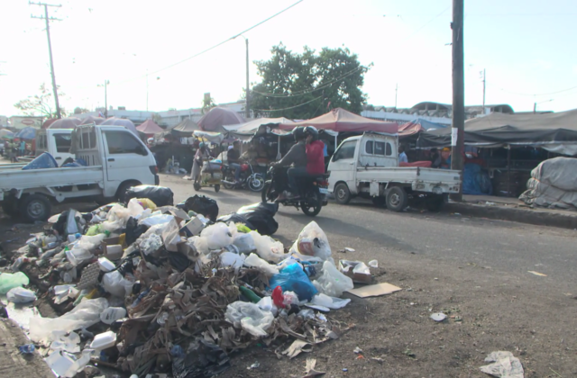 Imagen relacionada: basura aguas residuales ahogan mercado