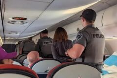 Alarma de oración musulmana de un pasajero obliga a desviar vuelo; FBI descarta amenaza