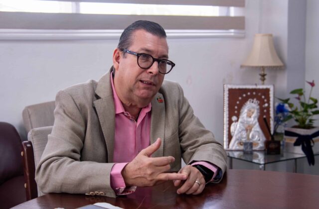 Salud Pública reveló barbero habría realizado dos cirugías antes de la muerte de Rebeca Brizard