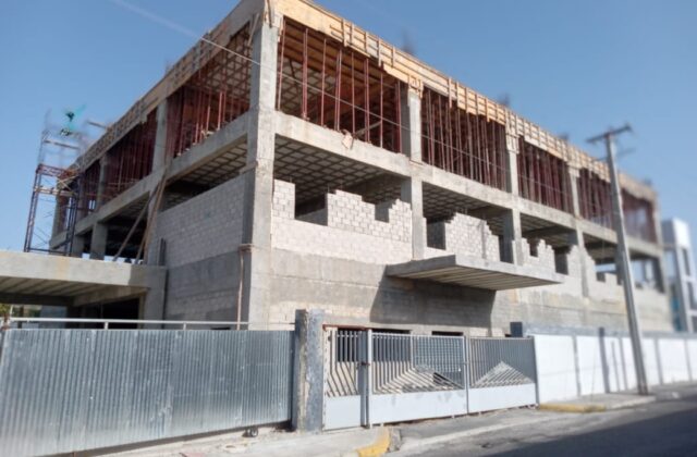 Obreros paralizan labores en hospital de Azua por atrasos en el pago de salarios
