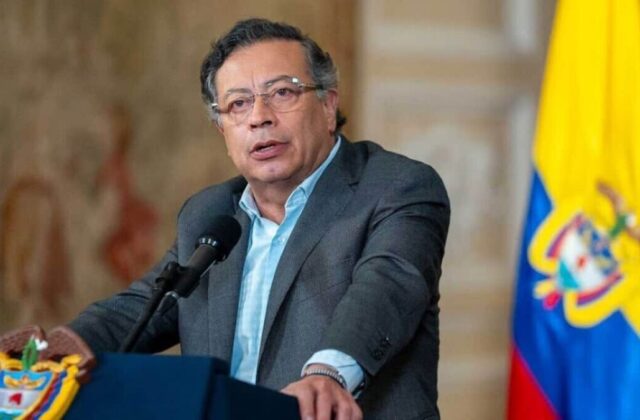 Imagen relacionada: petro bajo presion escandalo corrupcion
