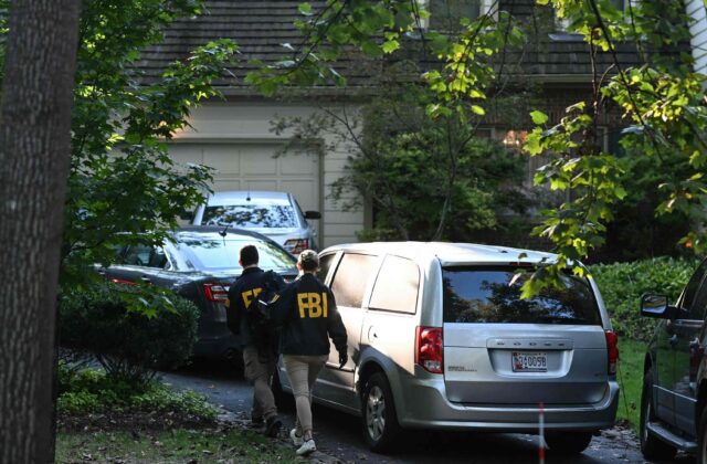 El FBI registra la casa de un excongresista que dimitió por acusaciones de agresión sexual