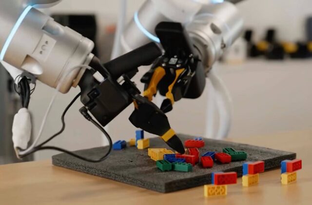Hasta ahora había que entrenar a un robot para cada tarea nueva. La nueva idea es mucho más simple: que te mire unos segundos