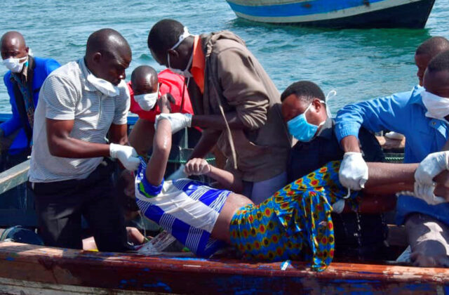 Suben a 80 los muertos en el naufragio de un barco en Zimbabue