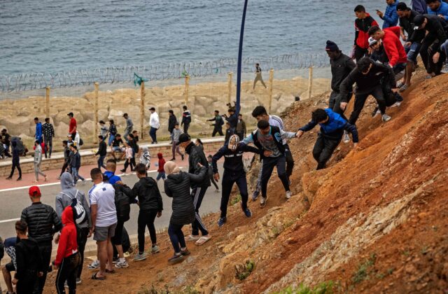 Migrantes varados en Ceuta tres semanas tras la entrada masiva