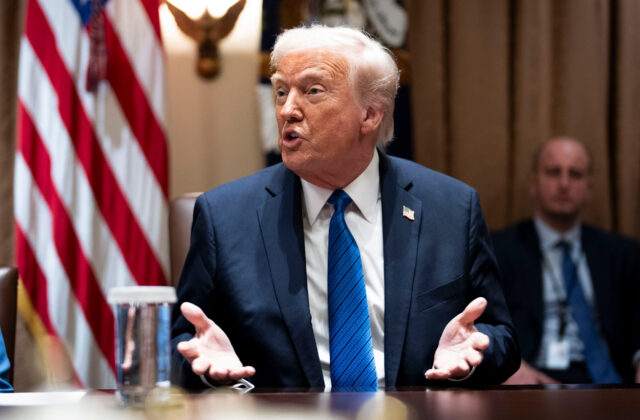 Supremo respalda a Trump y reactiva disputa por voto postal