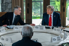 Trump pausa tres días los aranceles del 50 % a Canadá y asegura que hay un acuerdo
