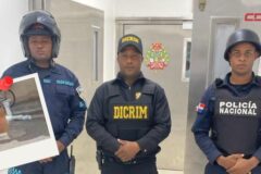 Agentes de la Policía Nacional adscrito a la OCN-INTERPOL Santo Domingo impiden ingreso al país de ciudadano guayanés requerido mediante notificación internacional