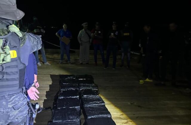 DNCD incauta 1.3 toneladas de cocaína y arresta a tres hombres en las costas de Peravia - Listín Diario
