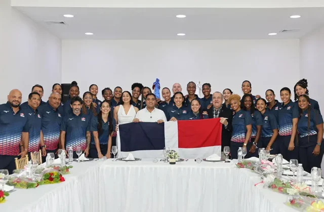 Abinader agradece a Las Reinas del Caribe por volver a poner bandera RD en lo más alto
