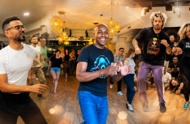 Entre orgullo y responsabilidad: los dominicanos que enseñan a bailar bachata en el exterior