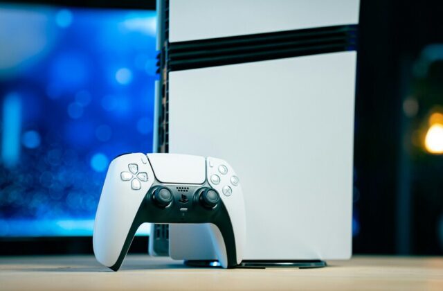 Un análisis pone cifras al deterioro del formato físico: en un tercio de juegos de PS5 no se puede jugar solo con el disco