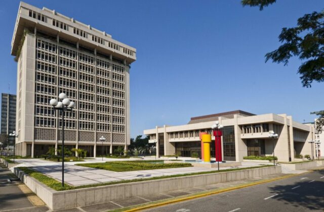 Banco Central identifica factores que han incidido en apreciación del peso frente al dólar