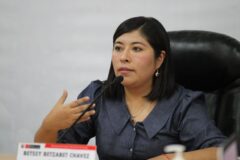 Justicia de Perú renueva órdenes de captura contra ex primera ministra asilada por México