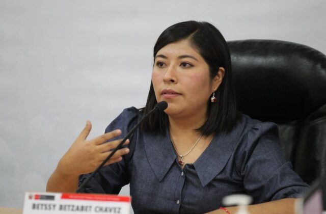 Justicia de Perú renueva órdenes de captura contra ex primera ministra asilada por México