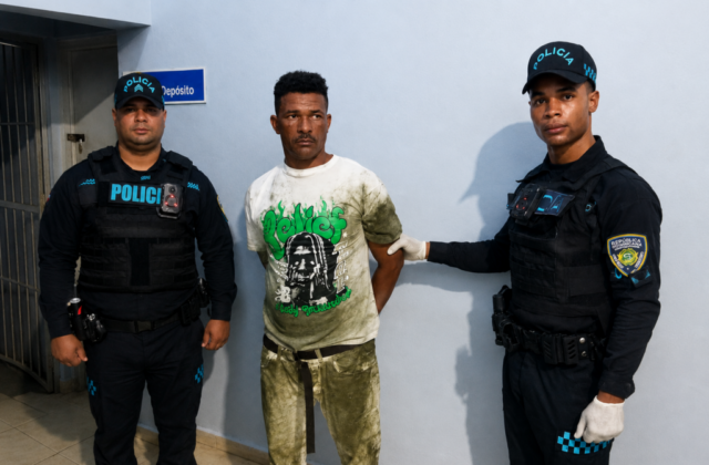 Policía arresta a hombre tras persecución y recupera vehículo robado