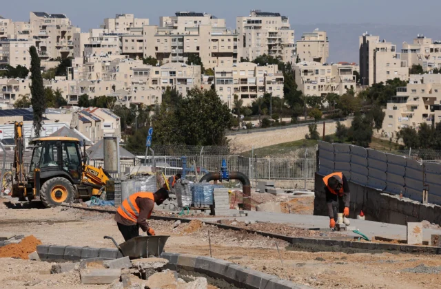 Reino Unido convoca a enviado de Israel por proyecto de asentamientos en Cisjordania