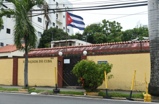 Organizaciones de izquierdas de RD rechazan expulsión de diplomáticos cubanos y exigen explicación “clara”