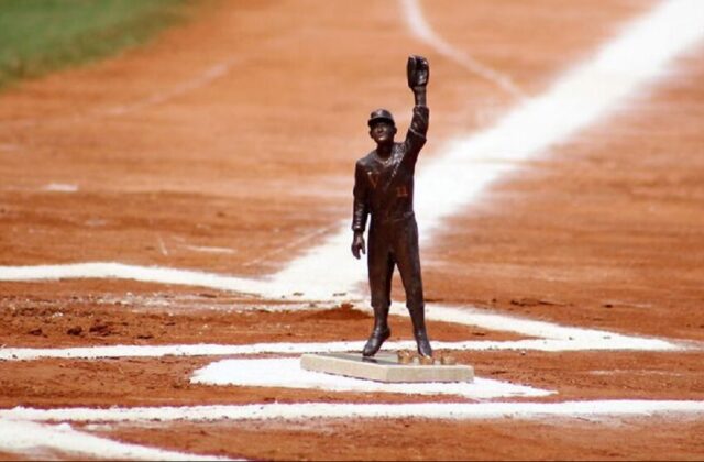 El Premio Luis Aparicio llega a Cooperstown de la mano de Johan Santana
