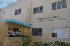 Escuelas públicas empiezan a recibir estudiantes en Azua