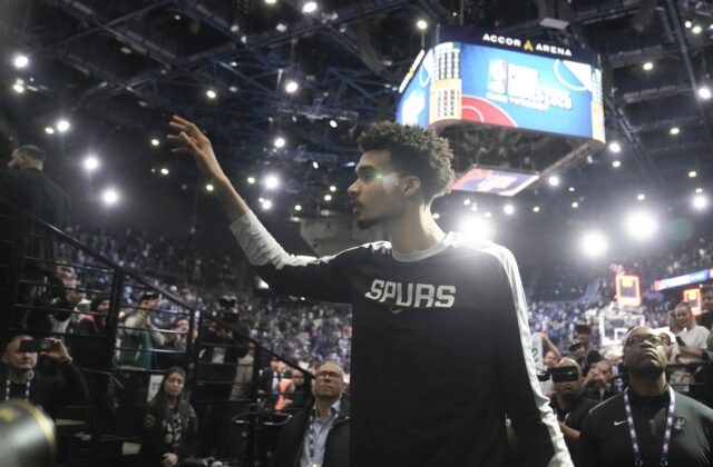 Wembanyama se lleva a los Spurs a entrenar a Francia