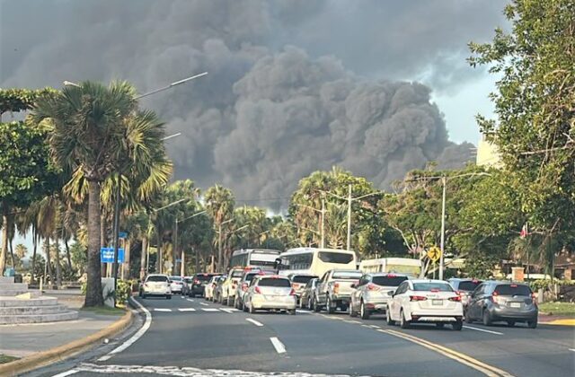 Se registra incendio de camión de combustible en Gazcue