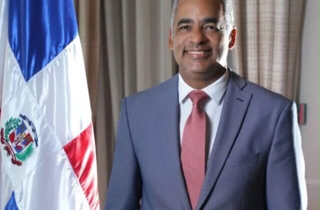 Abinader destituye a Celso Marranzini y designa a Joel Santos al frente del CUED