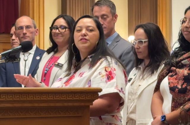 Juez de EE.UU. frena parte de inspecciones sanitarias a centros de inmigrantes en Colorado