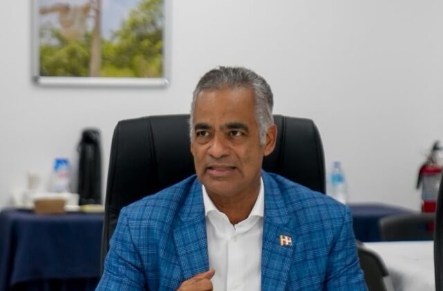 Ministro de Energía asegura Gobierno no tiene intención de incrementar la tarifa eléctrica