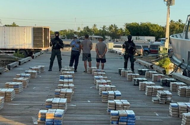 Video | DNCD incauta 1.3 toneladas de presunta cocaína en costas de Baní - RC Noticias