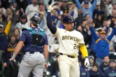 Cerveceros igualan récord de la franquicia de carreras ante Marineros