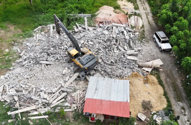Medio Ambiente interviene villas ilegales entre demoliciones y acuerdos