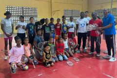 Federación de Bádminton entrega incentivos a atletas y entrenadores