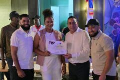 Pedro Tineo entrega más de RD$500 mil a atletas medallistas de Monte Plata