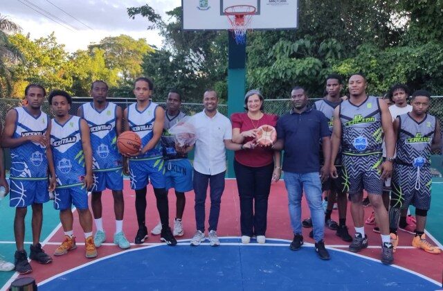 Ayuntamiento de San Francisco-Vicentillo inaugura primera etapa de cancha deportiva en El Cercado