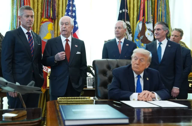 Líder demócrata califica como “uno de los mayores fiascos” el memorando de Trump con Irán
