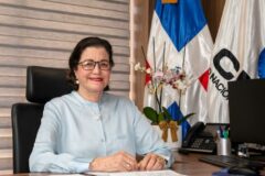 Aura Celeste, gerente del CNSS, se mantiene en órgano Salud Pública